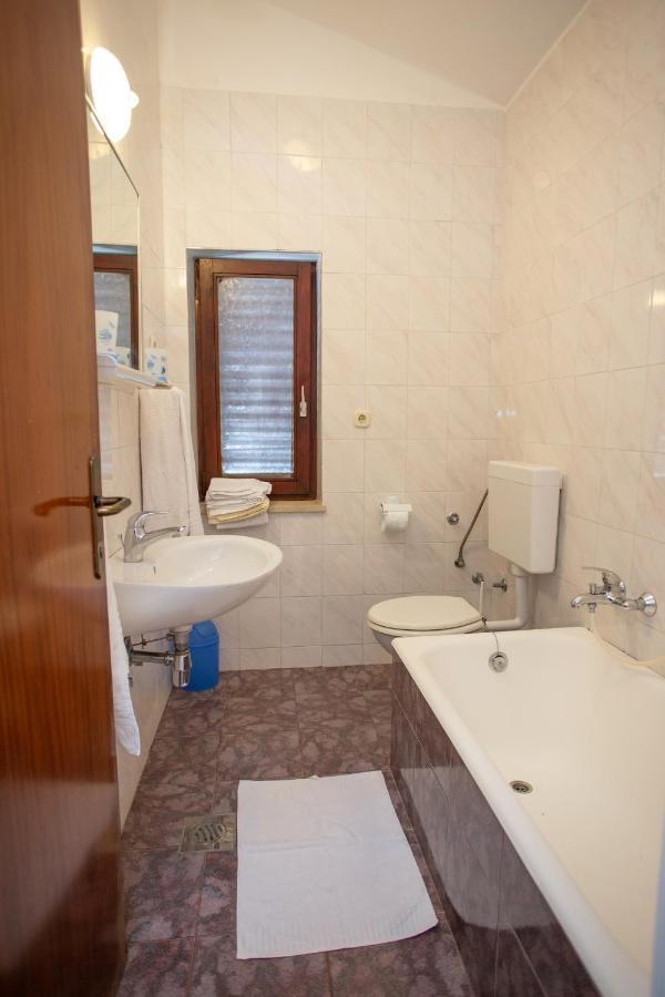 House Emilija Appartement Novalja Buitenkant foto